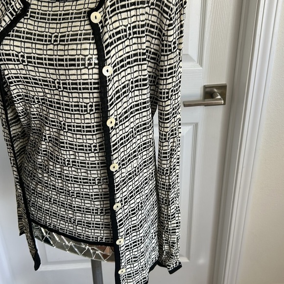 Fendi Vintage Black and Off White Knit Top and Cardigen Authentic 44 - Picture 11 of 12